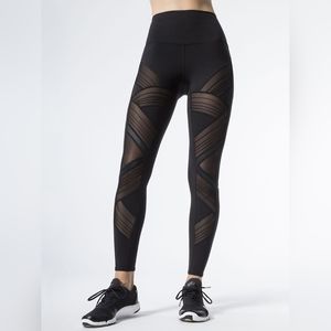 Alo Yoga black highrise mesh leggings Medium